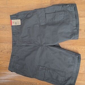 LEVI'S BRAND SIGNATURE MEN'S GREEN BIG AND TALL CARGO SHORTS SIZE 40